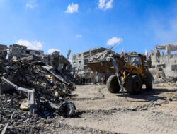 Upaya Pemulihan Dimulai, Alat Berat Bersihkan Puing-Puing di Gaza